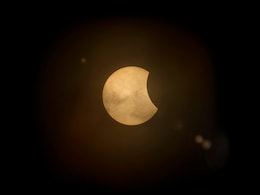 होली पर लग रहा है साल का पहला पहला चंद्र ग्रहण, ये 3 राशि वाले संभलकर मनाएं त्योहार होली पर लग रहा है साल का पहला पहला चंद्र ग्रहण, ये 3 राशि वाले संभलकर मनाएं त्योहार