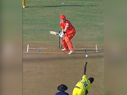 धवन के धुरंधर के तूफान में उड़ गई रैना की टीम, छक्के-चौकों की बारिश से गुलजार हुआ स्टेडियम, VIDEO धवन के धुरंधर के तूफान में उड़ गई रैना की टीम, छक्के-चौकों की बारिश से गुलजार हुआ स्टेडियम, VIDEO