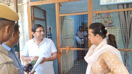 टीना डाबी ने निजी क्लिनिक में सरकारी डॉक्टरों को पकड़ा तो लगा दी क्लास, कार्रवाई के निर्देश