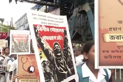 Doctors, Health Workers Take Out Rally To Submit Memorandum To WB Governor Doctors, Health Workers Take Out Rally To Submit Memorandum To WB Governor