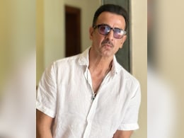 रोनित रॉय ने 'बड़े मियां छोटे मियां' में अपने अनुभव को बताया दर्दनाक, वाशु भगनानी के साथ काम करने से किया मना रोनित रॉय ने 'बड़े मियां छोटे मियां' में अपने अनुभव को बताया दर्दनाक, वाशु भगनानी के साथ काम करने से किया मना