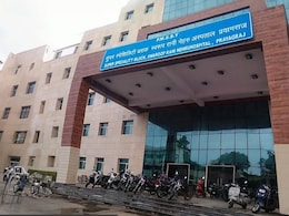 कार में बगल की सीट पर था इंजेक्शन... स्टेयरिंग सीट पर बॉडी, डॉक्टर का संदिग्ध हालत में शव मिला कार में बगल की सीट पर था इंजेक्शन... स्टेयरिंग सीट पर बॉडी, डॉक्टर का संदिग्ध हालत में शव मिला