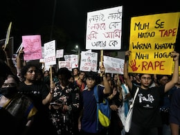 कोलकाता रेप-मर्डर केस : एक माह बाद फिर गुस्से से खौल रहा शहर, "रिक्लेम द नाइट" विरोध प्रदर्शन किया जाएगा कोलकाता रेप-मर्डर केस : एक माह बाद फिर गुस्से से खौल रहा शहर, "रिक्लेम द नाइट" विरोध प्रदर्शन किया जाएगा