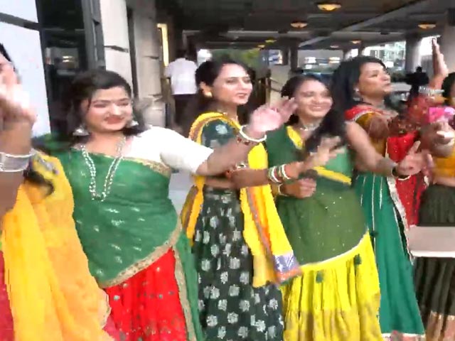 NDTV In US: Indians Gather Outside PM Modi's Hotel With Dhol To Welcome Him
