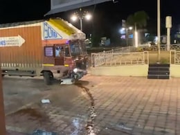 Video: Denied Food, Drunk Driver Rams Truck Into Hotel In Pune Video: Denied Food, Drunk Driver Rams Truck Into Hotel In Pune