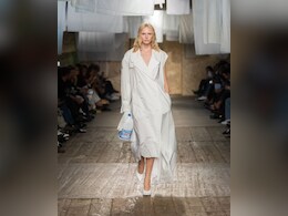 Not A Bag But A Bleach Bottle Was The Viral Fashion Accessory At The Moschino Fashion Show Not A Bag But A Bleach Bottle Was The Viral Fashion Accessory At The Moschino Fashion Show