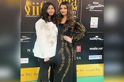 IIFA Utsavam: Aishwarya Rai Bachchan Poses With Daughter Aaradhya On The Green Carpet IIFA Utsavam: Aishwarya Rai Bachchan Poses With Daughter Aaradhya On The Green Carpet