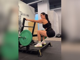 Try Natasa Stankovic's Weighted Deep Squat Workout To Strengthen Your Lower Body Try Natasa Stankovic's Weighted Deep Squat Workout To Strengthen Your Lower Body