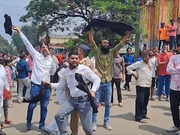 मुख्यमंत्र्यांना मुस्लिम तरुणांनी दाखवले काळे झेंडे, बुलडाण्यात जबरदस्त ड्रामा