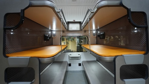 Vande Bharat Sleeper Train Route: देशातील पहिली वंदे भारत स्लीपर ट्रेन कुठे धावणार? याच महिन्यात सुरुवात होण्याची दाट शक्यता