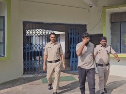 बड़ा घोटाला... Axis Bank के कर्मी ने लोन दिलाकर 4 लोगों से लूट लिए 10 लाख रुपये