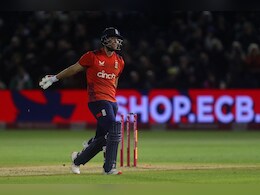 ICC Rankings: इंग्लैंड के धाकड़ खिलाड़ी की ऑलराउंडर रैंकिंग में लंबी छलांग, गेंदबाजों में टॉप-10 में नहीं कोई भारतीय ICC Rankings: इंग्लैंड के धाकड़ खिलाड़ी की ऑलराउंडर रैंकिंग में लंबी छलांग, गेंदबाजों में टॉप-10 में नहीं कोई भारतीय