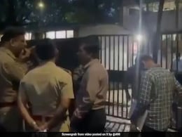 बदलापुर यौन शोषण केस : जानें कौन है वो पुलिस इंस्पेक्टर जिसने अक्षय शिंदे को मारी आखिरी गोली बदलापुर यौन शोषण केस : जानें कौन है वो पुलिस इंस्पेक्टर जिसने अक्षय शिंदे को मारी आखिरी गोली