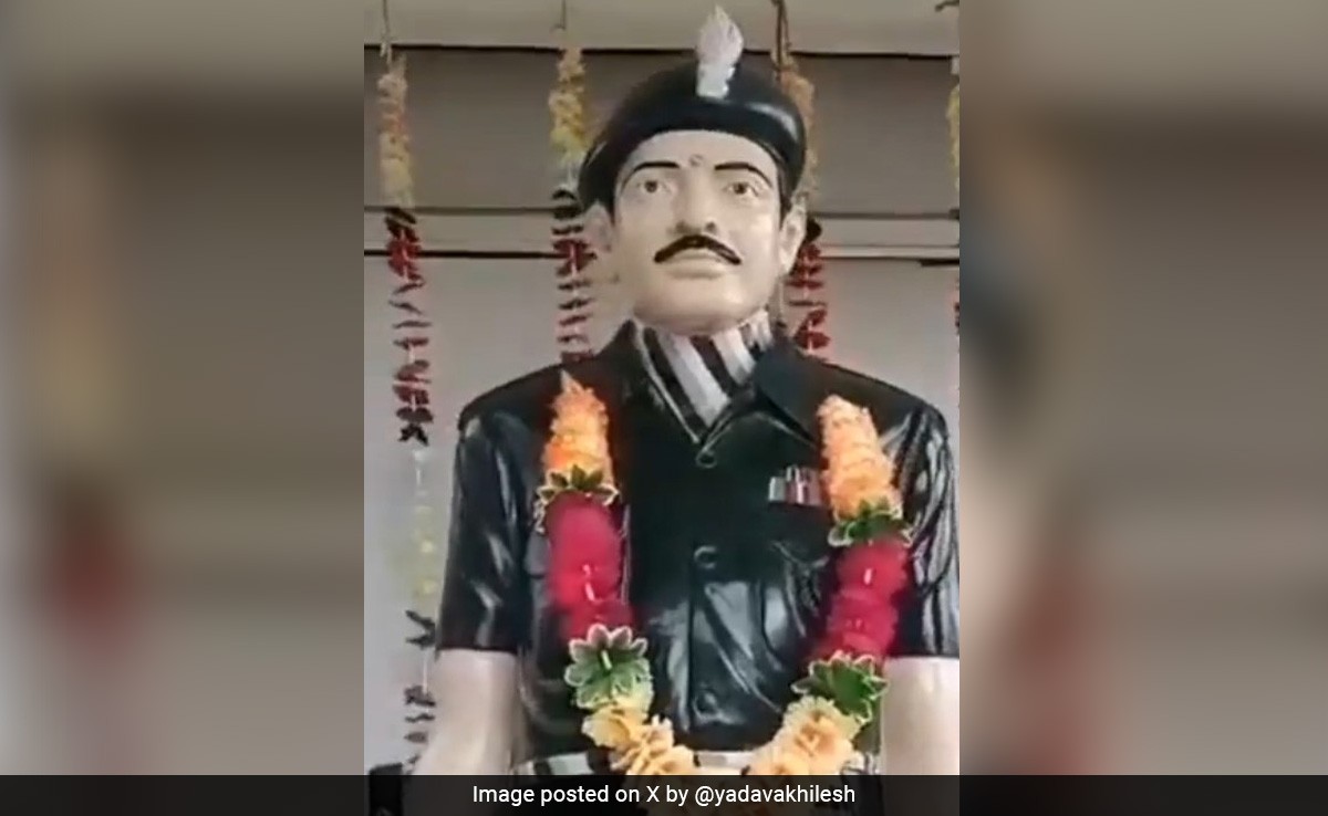 Akhilesh Yadav vs BJP Over "Moving Bulldozer" On Kargil Hero Memorial