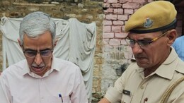 साहायक आचार्य की परीक्षा शुरू, हाथ का कलावा काटा और कान की बाली उतरवाने के बाद परीक्षा केंद्र में हुई एंट्री
