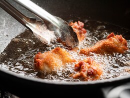 पूरी, कचौड़ी और समोसा तलने के लिए चाह‍िए हेल्‍दी और बेस्‍ट ऑयल, तो एक्‍सपर्ट से जान‍िए वह 4 तेल