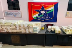 Gold, Silver, Cash Worth Rs 4 Crore Recovered From Train At Delhi Railway Station Gold, Silver, Cash Worth Rs 4 Crore Recovered From Train At Delhi Railway Station