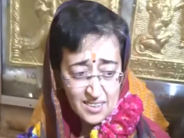 Delhi CM Atishi Offers Prayers At Hanuman Temple In New Delhi