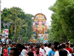 मुंबई में गणेश चतुर्थी की धूम, कलाकारों ने दी गणपति की मूर्तियों के बारे में जानकारी