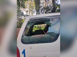 पारिवारिक झगड़ा सुलझाने गई पुलिस की खुद हो गई पिटाई ! जान बचाकर उल्टे पांव लौटे  पारिवारिक झगड़ा सुलझाने गई पुलिस की खुद हो गई पिटाई ! जान बचाकर उल्टे पांव लौटे