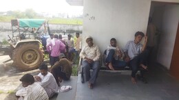 Pratapgarh: नाबालिग लड़की ने फांसी लगाकर दी जान, हाथ पर SA लिख फंदे पर लटकी; चल रहा था प्रेम-प्रसंग