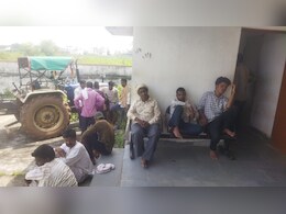 Pratapgarh: नाबालिग लड़की ने फांसी लगाकर दी जान, हाथ पर SA लिख फंदे पर लटकी; चल रहा था प्रेम-प्रसंग