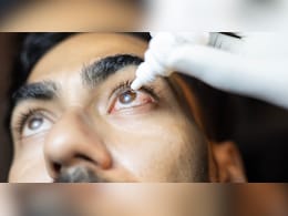 डीसीजीआई ने प्रेसबायोपिया पर दावों के चलते आई ड्रॉप को दी गई मंजूरी निलंबित की डीसीजीआई ने प्रेसबायोपिया पर दावों के चलते आई ड्रॉप को दी गई मंजूरी निलंबित की