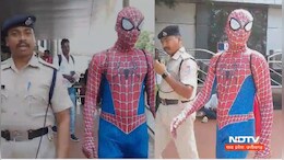 Youtuber को भारी पड़ गया Spider-Man बनना,&nbsp;रेलवे स्टेशन पर ही RPF ने उतार दिया Video का खुमार