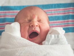 Parenting Tips: सिर्फ भूख ही नहीं, इन कारणों से भी रोता है शिशु, जानिए कैसे करें पहचान Parenting Tips: सिर्फ भूख ही नहीं, इन कारणों से भी रोता है शिशु, जानिए कैसे करें पहचान