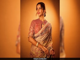 Triptii Dimri Embraces Festive Splendour In A Maroon And Blue Heavily Embellished <i>Ajrakh</i> <i>Saree</i> Triptii Dimri Embraces Festive Splendour In A Maroon And Blue Heavily Embellished <i>Ajrakh</i> <i>Saree</i>