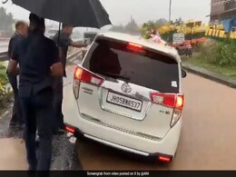 Video: Shivraj Singh Chouhan's Car Gets Stuck In Pothole In Jharkhand Video: Shivraj Singh Chouhan's Car Gets Stuck In Pothole In Jharkhand