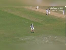 'उड़ता Rohit Sharma':  कोहली-सिराज भी देखकर हैरान, हिट मैन ने हवा में एक हाथ से लपका चौंकाने वाला कैच, बांग्लादेश बैटर के उड़े होश, Video 'उड़ता Rohit Sharma':  कोहली-सिराज भी देखकर हैरान, हिट मैन ने हवा में एक हाथ से लपका चौंकाने वाला कैच, बांग्लादेश बैटर के उड़े होश, Video