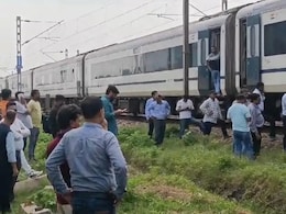 दिल्ली से बनारस जा रही वंदे भारत इटावा में रुकी, जानें वजह दिल्ली से बनारस जा रही वंदे भारत इटावा में रुकी, जानें वजह