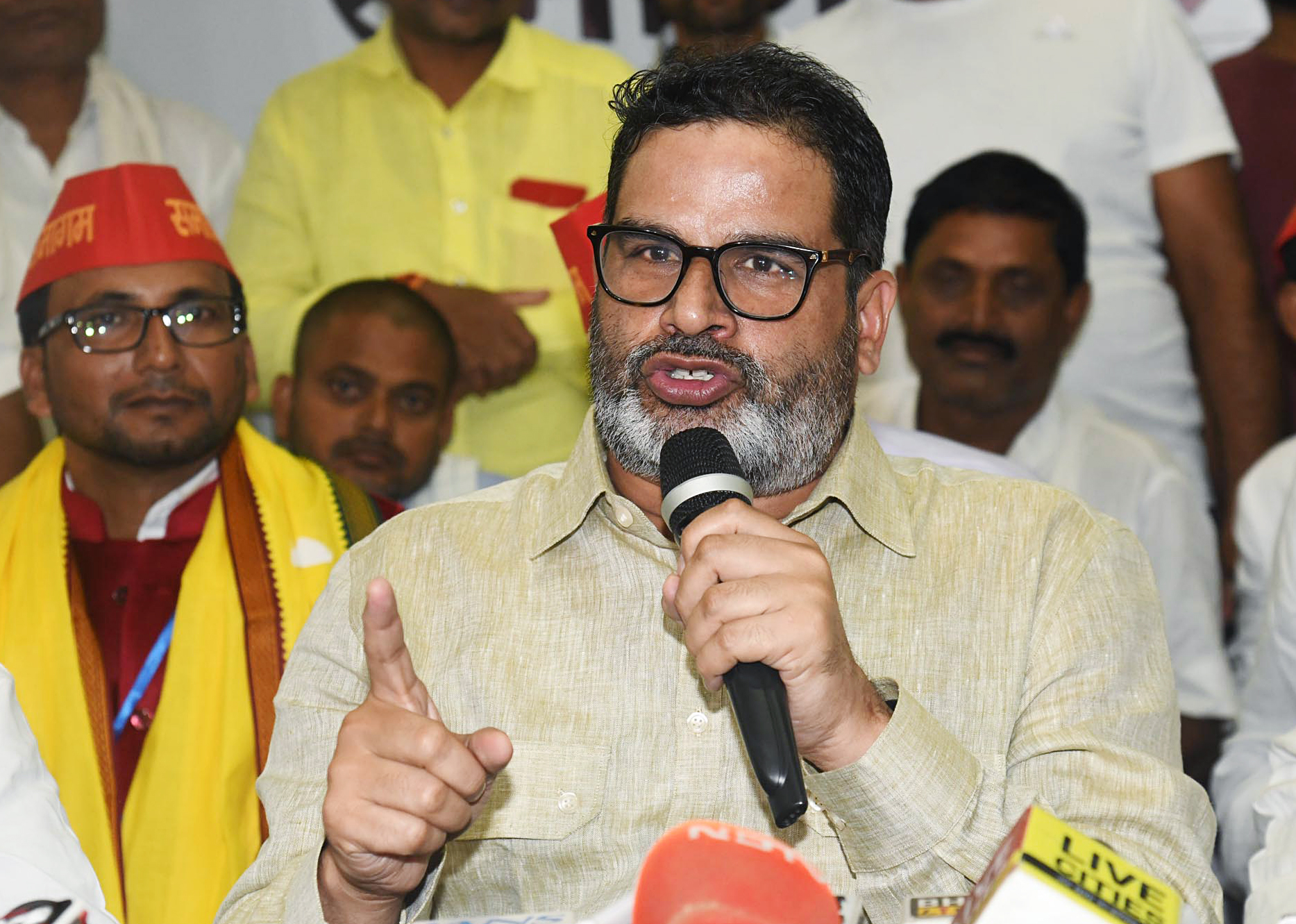 मशहूर गणितज्ञ, वकील, डॉक्टर सहित कई बड़े पूर्व अधिकारी भी... प्रशांत किशोर की पहली लिस्ट में कौन-कौन?