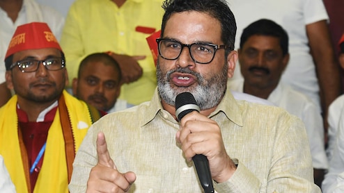 मशहूर गणितज्ञ, वकील, डॉक्टर सहित कई बड़े पूर्व अधिकारी भी... प्रशांत किशोर की पहली लिस्ट में कौन-कौन?