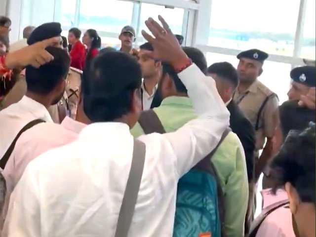 IndiGo Flight Delayed, Passengers Allege Waited Inside Plane For 5 Hours