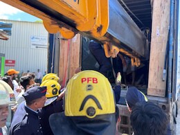 काचेच्या कारखान्यात माल उतरताना मोठा अपघात, 4 कामगारांचा मृत्यू, पुण्याच्या येवलेवाडीत दुर्घटना