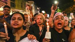 रिश्वत देने की कोशिश... कोलकाता की रेप पीड़िता के माता-पिता का पुलिस पर गंभीर आरोप