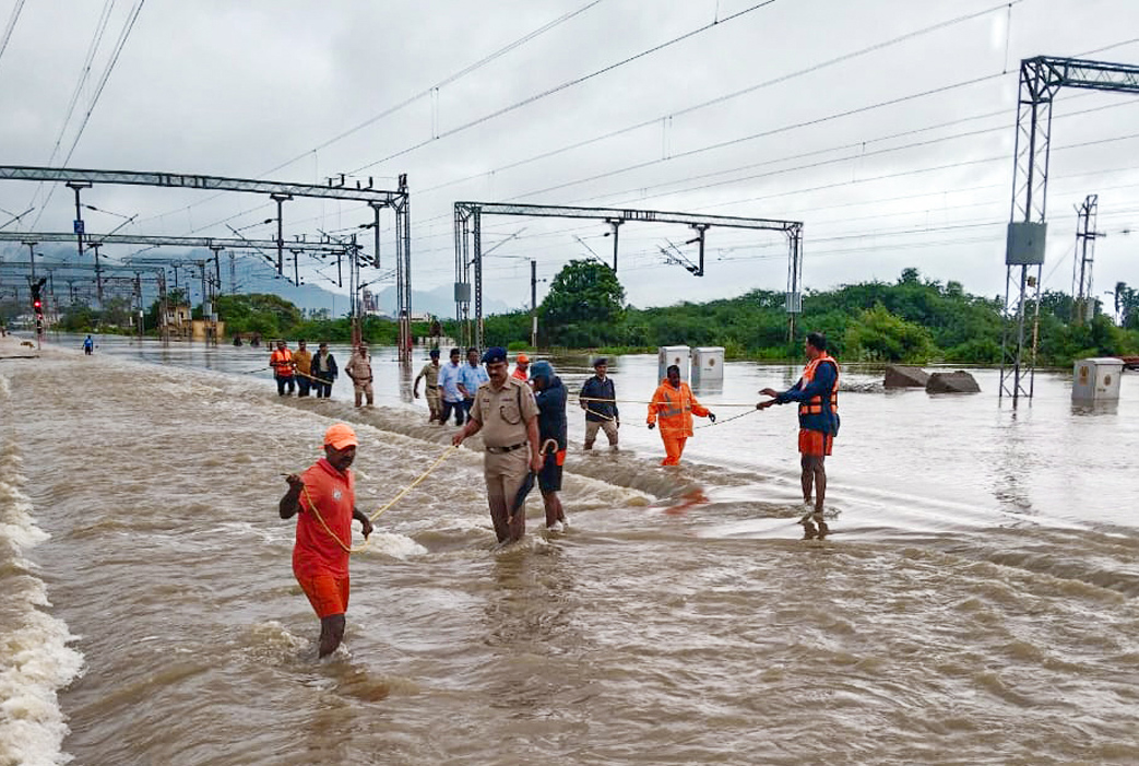 Heavy Rain Alert In 4 Districts Of Andhra, Telangana