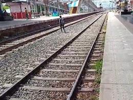 बारां में ट्रेन की पटरी पर मिला मोटरसाइकिल का चैचिस, ट्रैक से गुजर रही मालगाड़ी टकराई बारां में ट्रेन की पटरी पर मिला मोटरसाइकिल का चैचिस, ट्रैक से गुजर रही मालगाड़ी टकराई