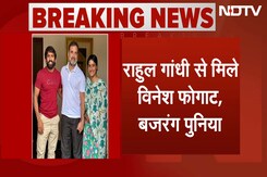 Rahul Gandhi से मिले Bajrang Punia और Vinesh Phogat Rahul Gandhi से मिले Bajrang Punia और Vinesh Phogat