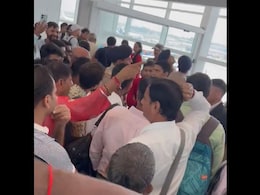 Video: SpiceJet Cancels Flight 5 Minutes Before Boarding, Passengers Angry
