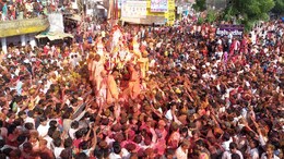 Sanwaliya Seth Shobayatra: हाथी, घोड़ें, भक्तों का हुजूम, जलझूलनी एकादशी पर कुछ ऐसे निकली सांवलिया सेठ की शोभायात्रा, देखें तस्वीरें