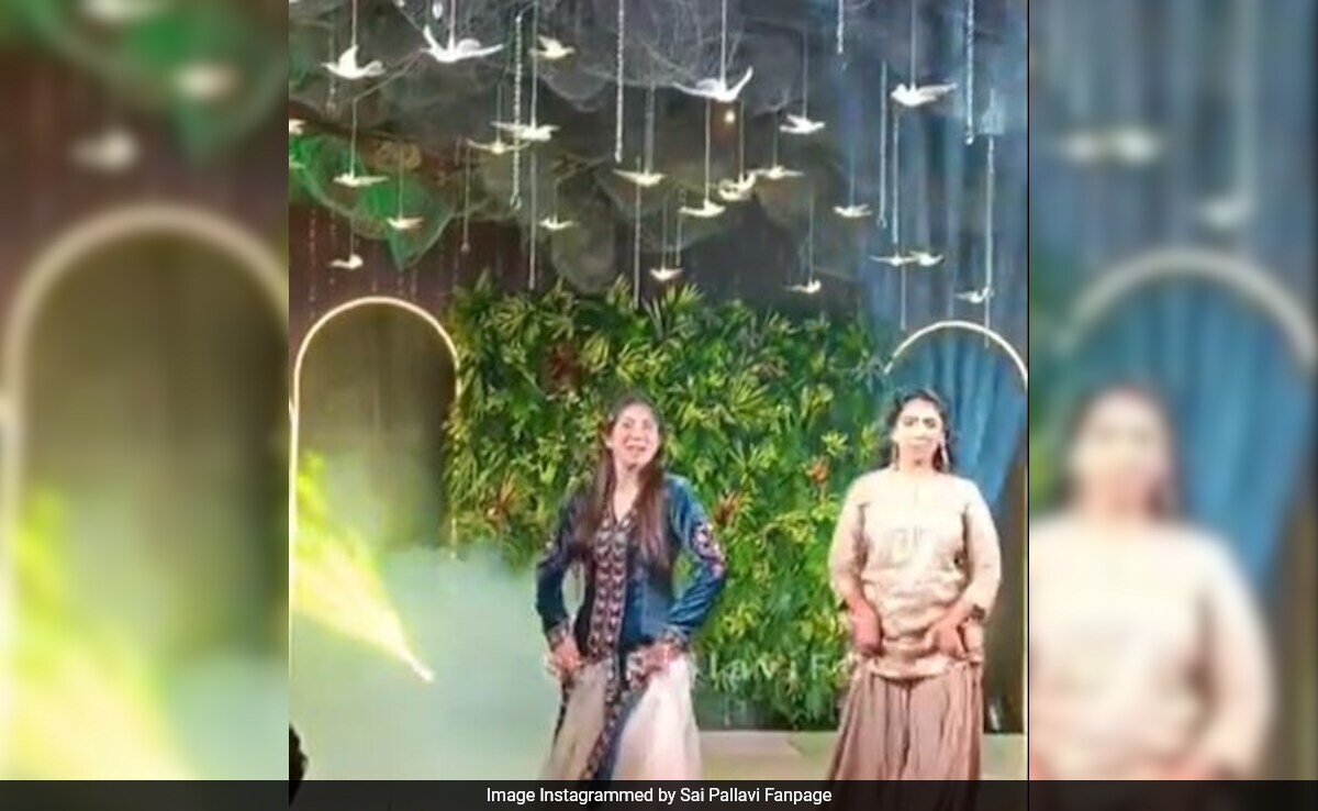 Watch: Sai Pallavi Dances To <i>Zingaat, Apsara Aali</i> At Sister's Wedding