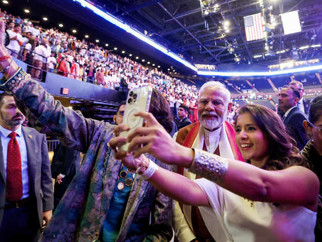 15,000 Members Of The Indian Diaspora Gather To Welcome PM Modi