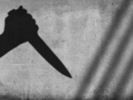 सेब खाने को लेकर मां बेटे में हुई बहस, मानसिक विक्षिप्त बेटे ने मां के गले पर चाकू से किया हमला