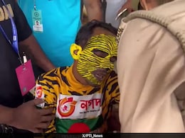 IND vs BAN : भारत-बांगलादेश टेस्टच्या दरम्यान बांगलादेशी फॅनला बेदम मारहाण? हॉस्पिटलमध्ये दाखल IND vs BAN : भारत-बांगलादेश टेस्टच्या दरम्यान बांगलादेशी फॅनला बेदम मारहाण? हॉस्पिटलमध्ये दाखल