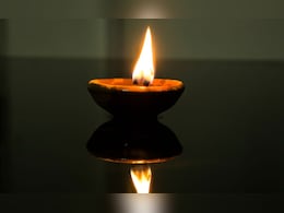 पितृपक्षामध्ये दिवा लावताना या गोष्टी ठेवा लक्षात, पितृदोष कमी होण्यास मिळेल मोठी मदत  पितृपक्षामध्ये दिवा लावताना या गोष्टी ठेवा लक्षात, पितृदोष कमी होण्यास मिळेल मोठी मदत