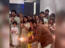 सलमान खान का भांजी आयत शर्मा के साथ क्यूट वीडियो, बहन अर्पिता के घर में गणेश आरती करते दिखे भाईजान, देखें कौन आया क्लिप में नजर सलमान खान का भांजी आयत शर्मा के साथ क्यूट वीडियो, बहन अर्पिता के घर में गणेश आरती करते दिखे भाईजान, देखें कौन आया क्लिप में नजर