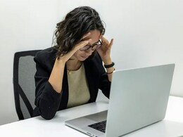 क्या आप भी कुर्सी पर घंटों बैठते हैं, तो जान लें इससे होने वाली बीमारियां और बचाव के उपाय